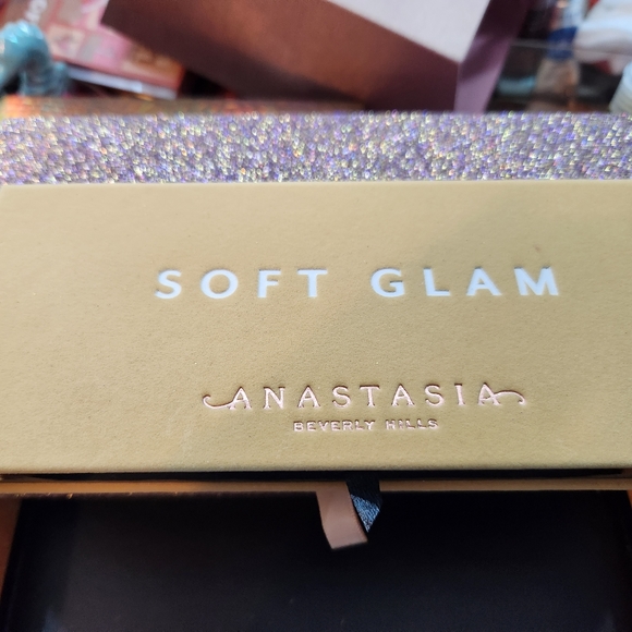 ABH Soft Glam and Modern Renaissance Eyeshadow Palettes Gift Set - Picture 5 of 5